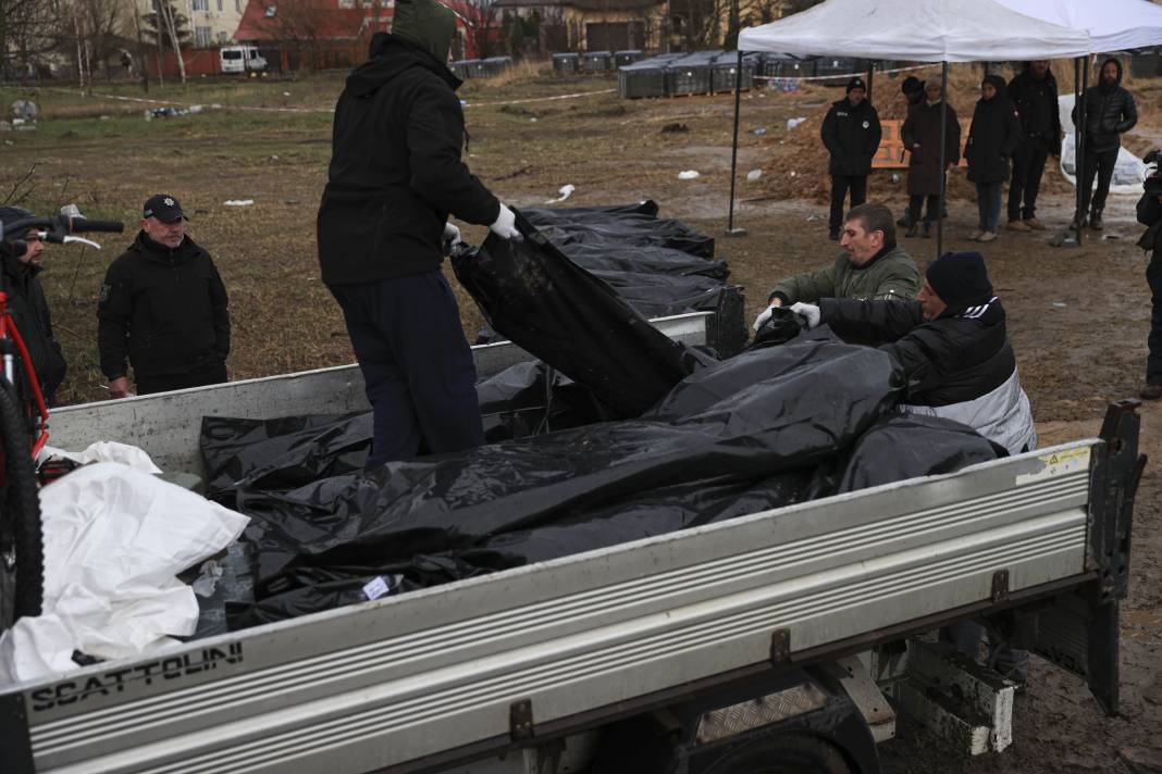 Ukrayna'daki savaşın acısı yürekleri yaktı! Ölen askerler için gözyaşları sel oldu 14